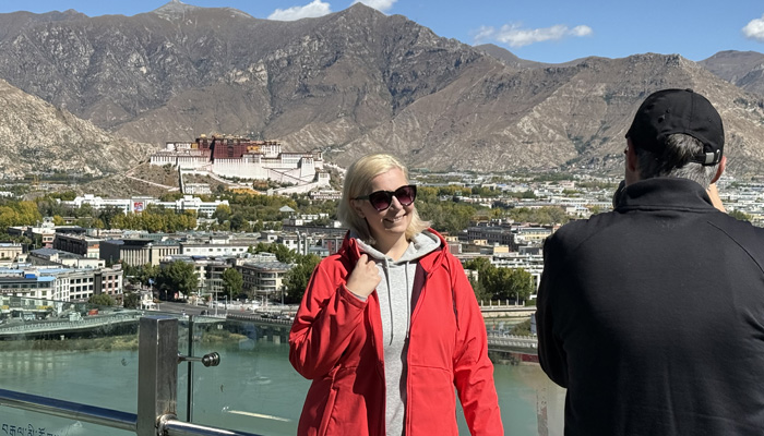 Lhasa sightseeing in spring