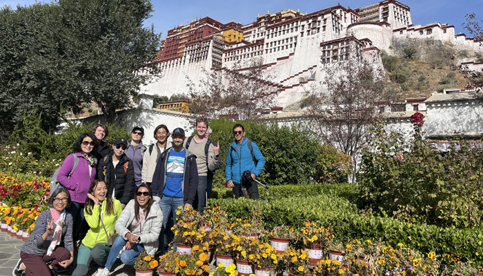 Tourists visit Potala Palace in spring