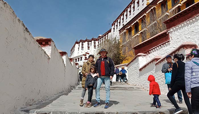 Lhasa in April