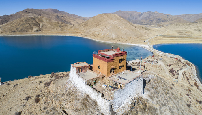 Rutok Temple of Yamdrok Lake