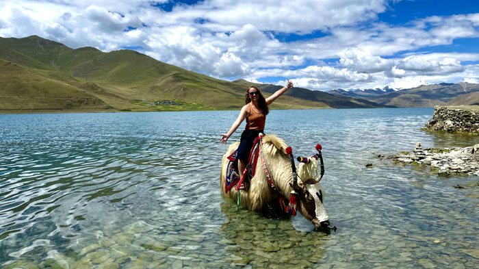 Visit Yamdrok Lake in summer